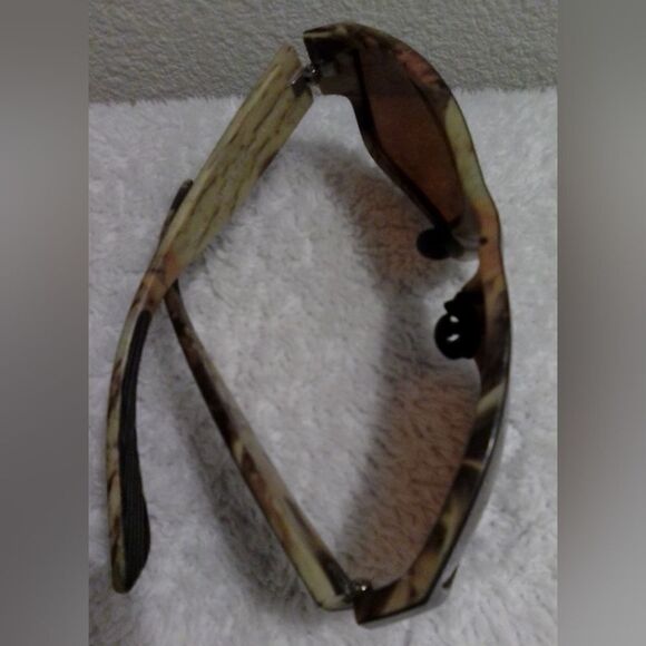 Title: “Men’s Polarized Camouflage Sport Sunglasses - Shatterproof & New” - Picture 3 of 4